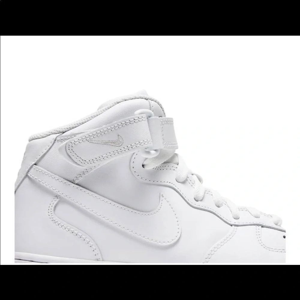 NIKE AIR FORCE 1 '07 MID 'TRIPLE WHITE'
8.5 Women / 7Y Men - Picture 3 of 9